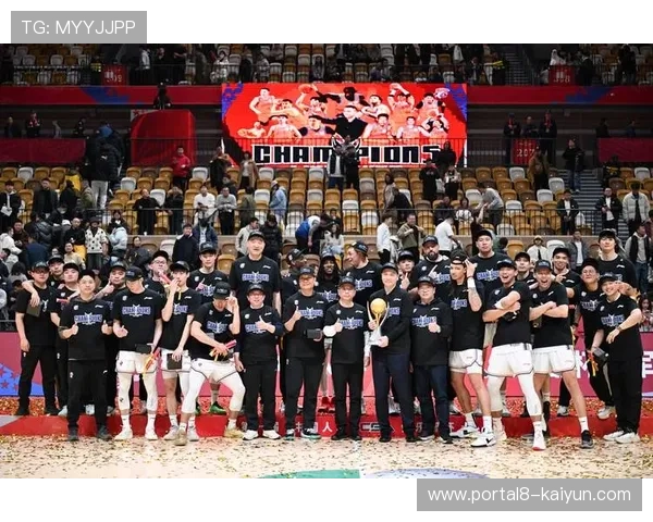 第二届CBA俱乐部杯决赛阶段开打，山东、上海率先闯入四强